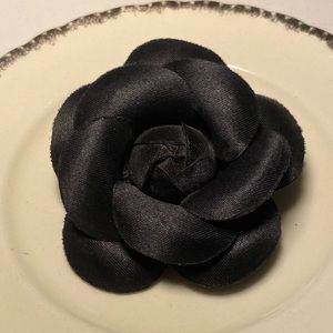 💛 Vintage beautiful flower brooch.